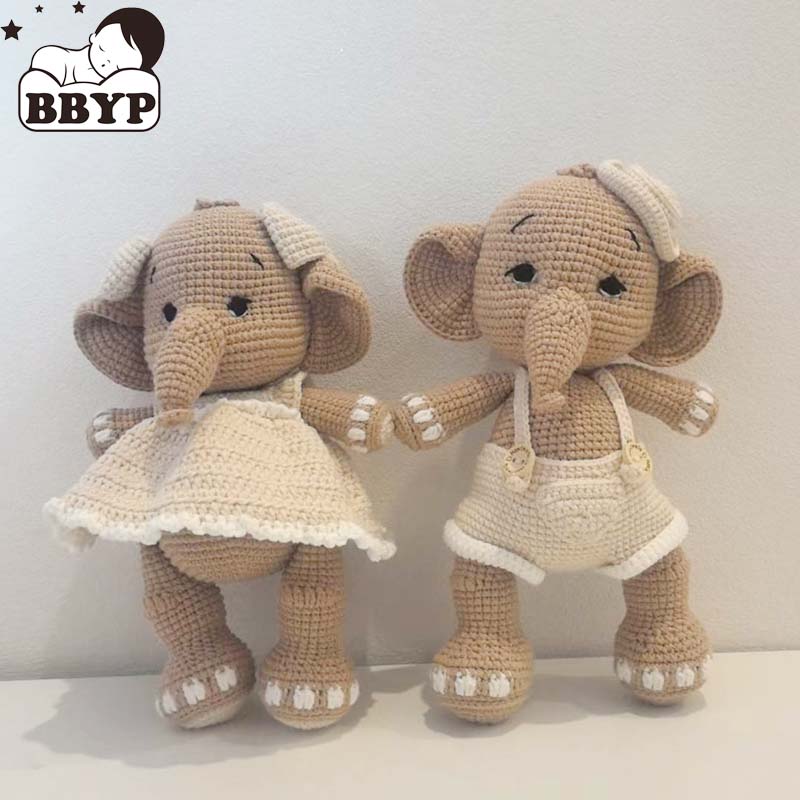 Home Textiles Today - Éléphant en peluche fait main au